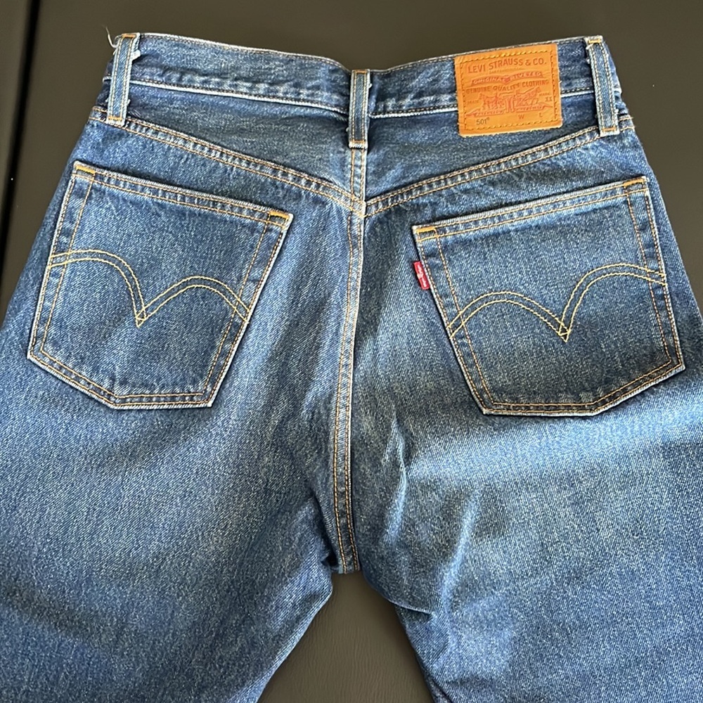 WOMEN’S PREMIUM LEVIS 501 JEAN - Picture 4 of 5